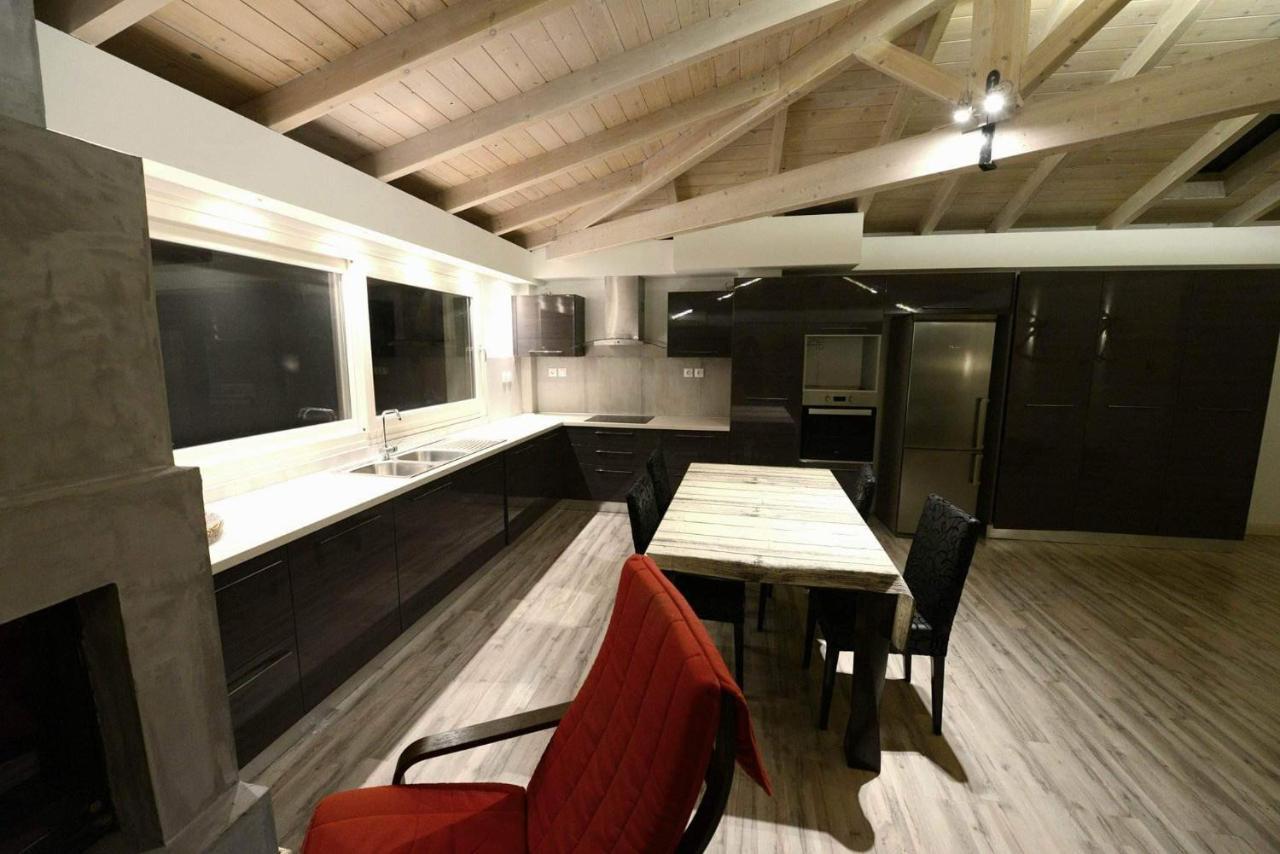 Wood Metal Glass Appartamento